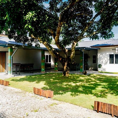 Adorable 3-Bedroom Home With Pool, Wi-Fi And Bbq Rembau Exterior photo