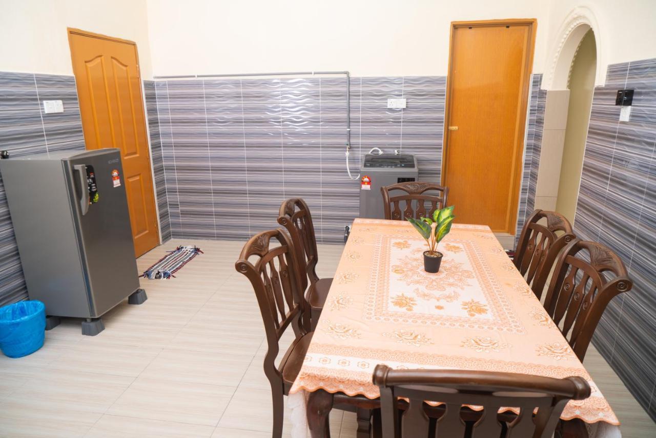 Adorable 3-Bedroom Home With Pool, Wi-Fi And Bbq Rembau Exterior photo