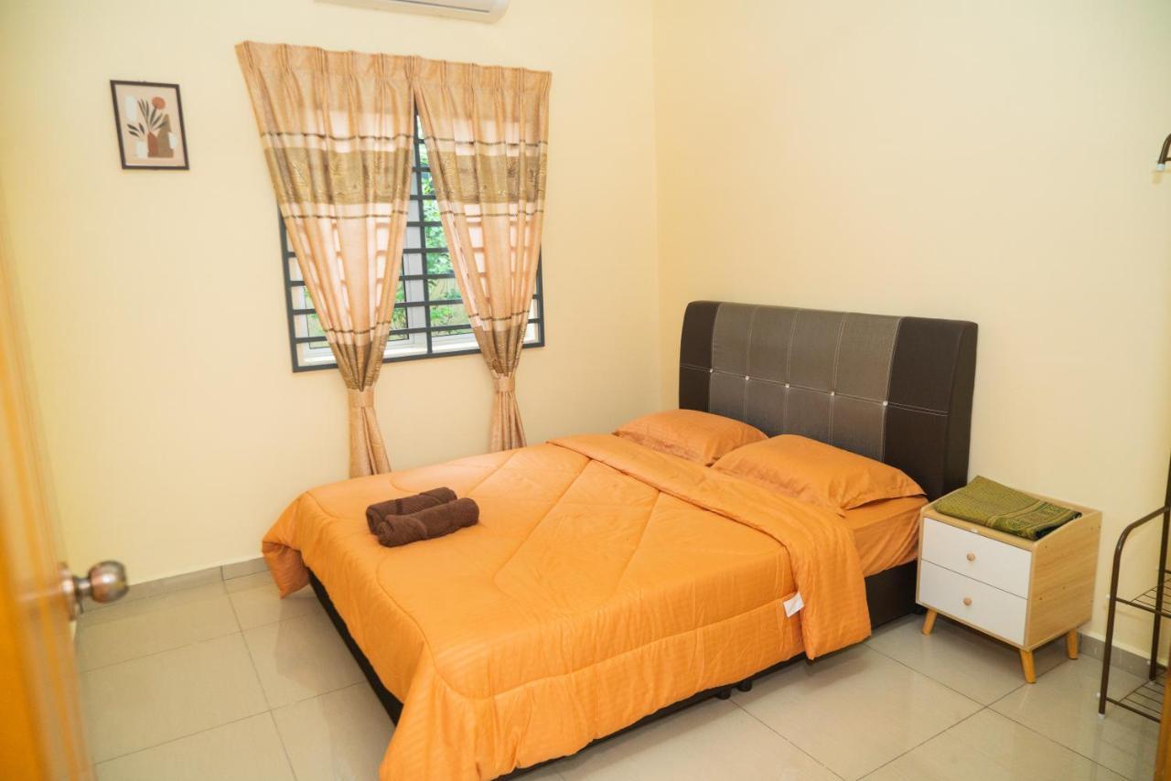 Adorable 3-Bedroom Home With Pool, Wi-Fi And Bbq Rembau Exterior photo