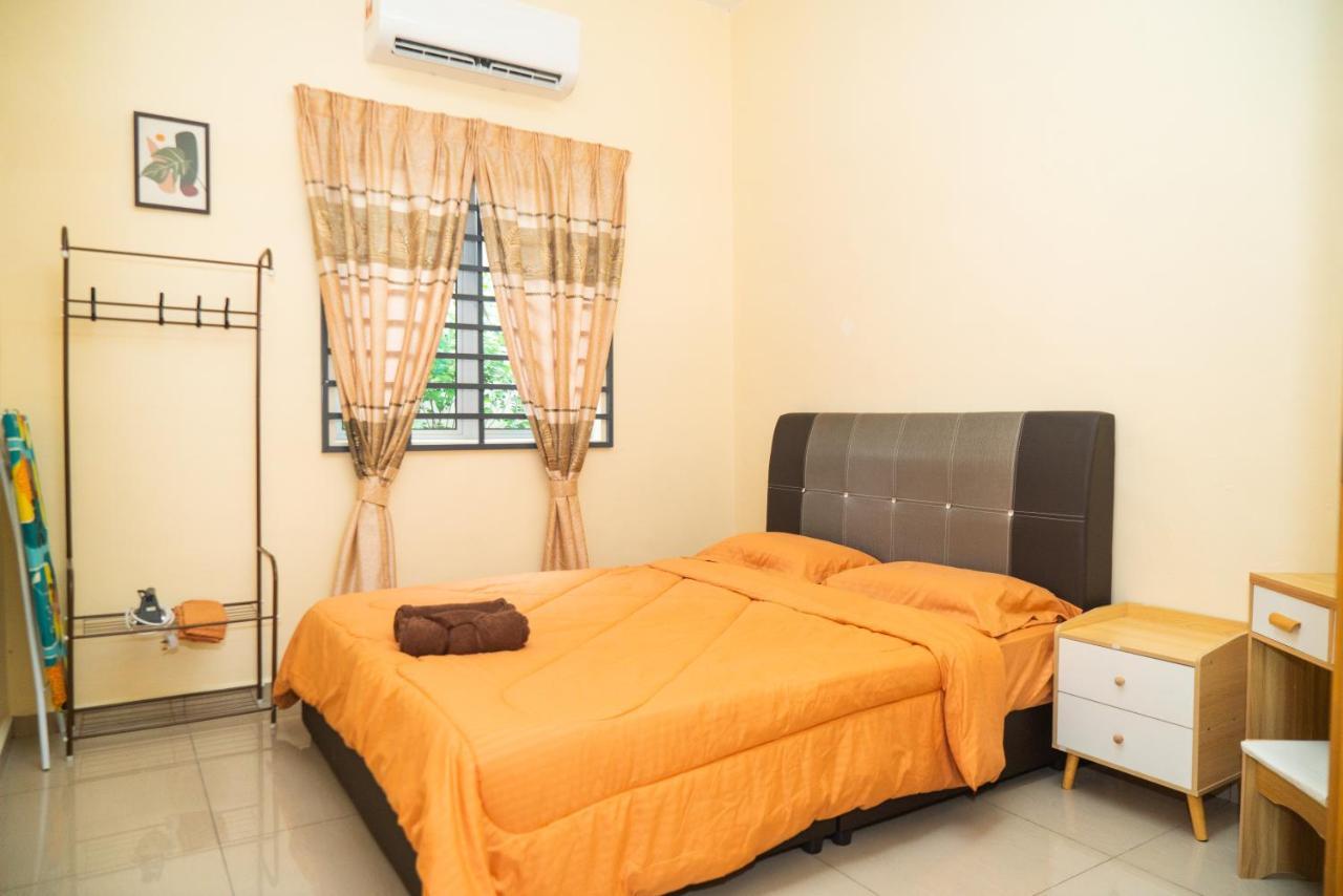 Adorable 3-Bedroom Home With Pool, Wi-Fi And Bbq Rembau Exterior photo