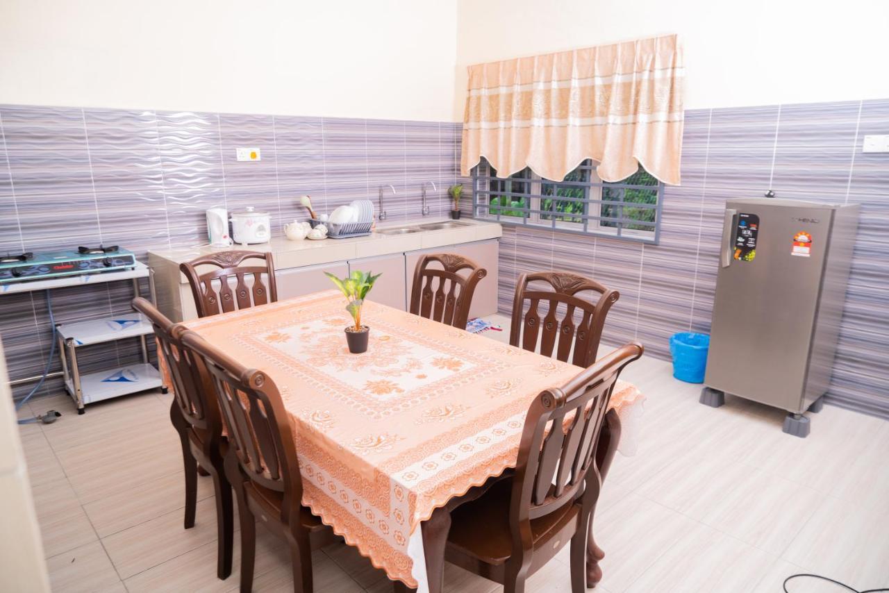 Adorable 3-Bedroom Home With Pool, Wi-Fi And Bbq Rembau Exterior photo