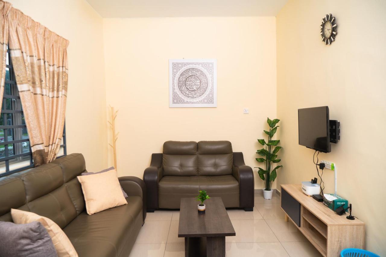 Adorable 3-Bedroom Home With Pool, Wi-Fi And Bbq Rembau Exterior photo