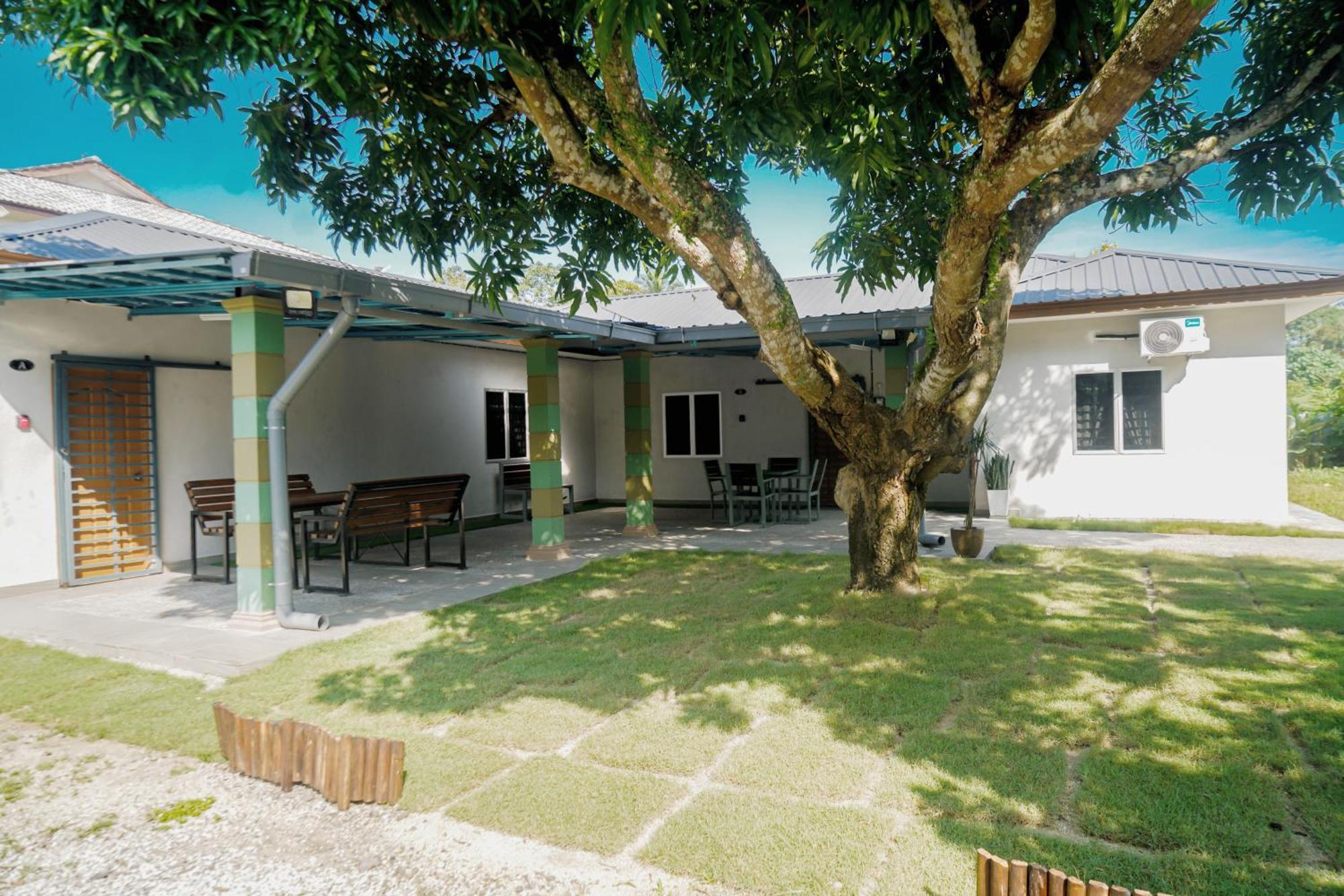 Adorable 3-Bedroom Home With Pool, Wi-Fi And Bbq Rembau Exterior photo