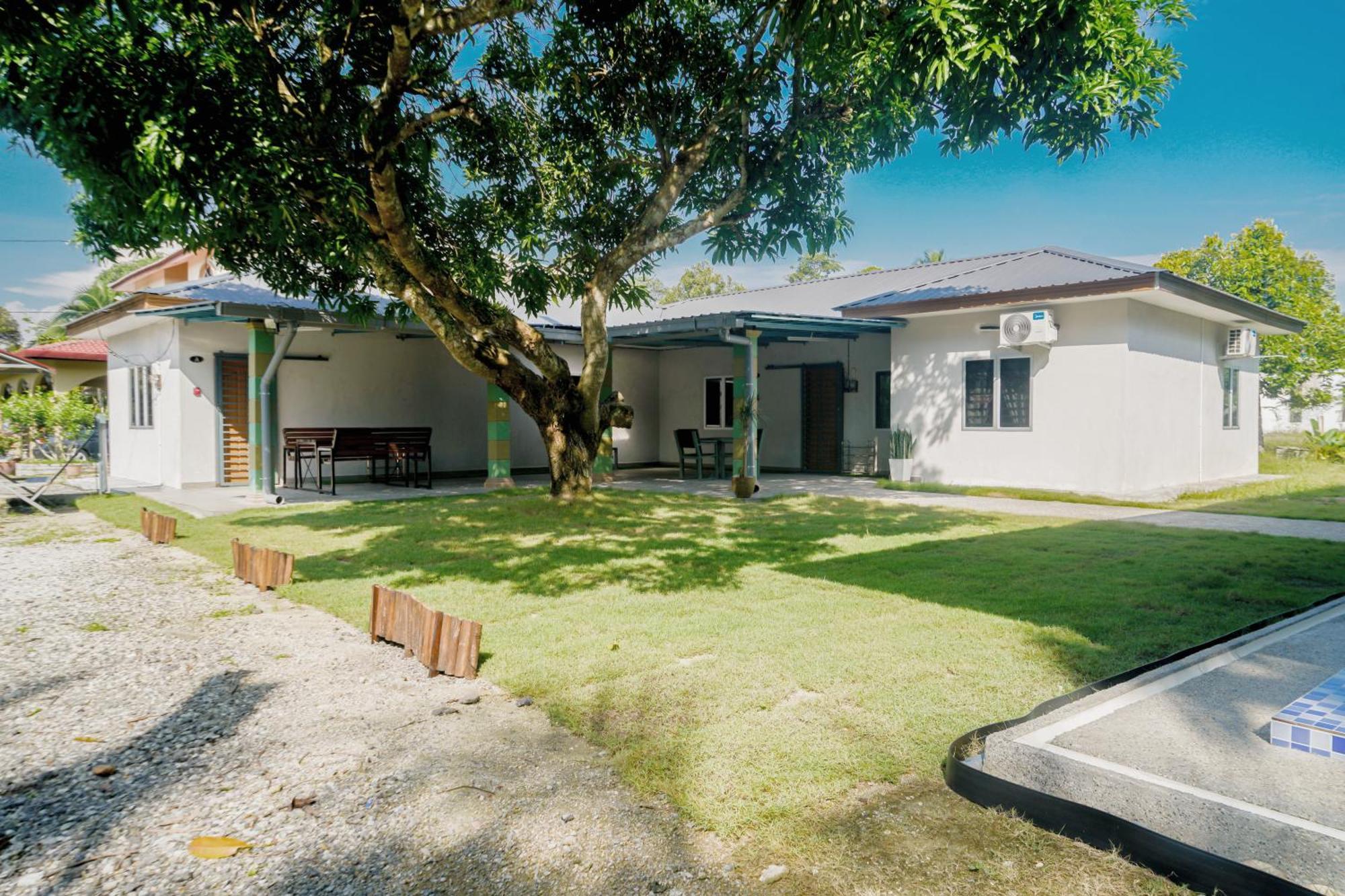 Adorable 3-Bedroom Home With Pool, Wi-Fi And Bbq Rembau Exterior photo